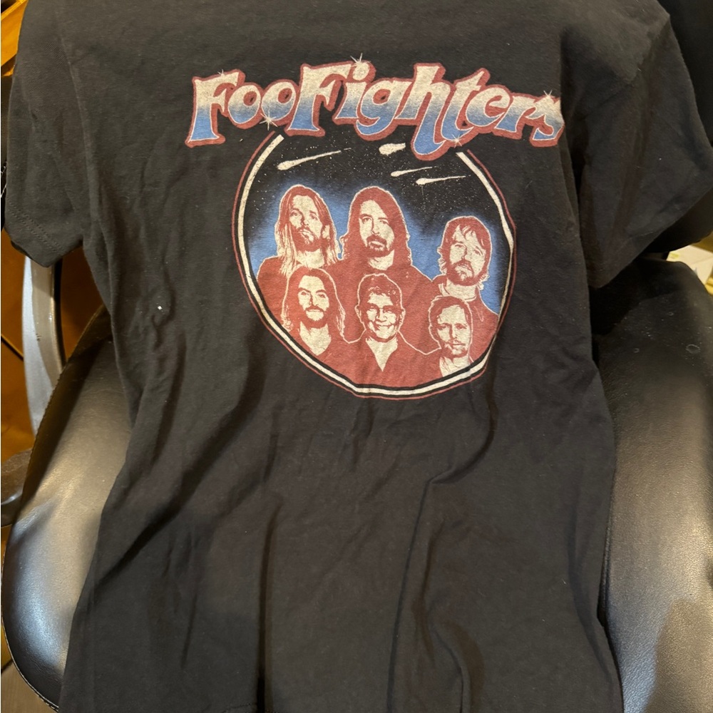 Foo Fighters Black Graphic T-Shirt size small‎
